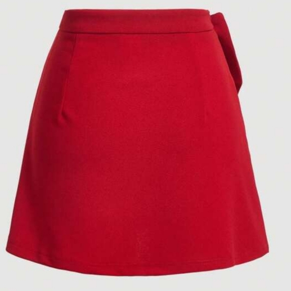 SHEIN Bold Red Mini Skirt with Knot Detail - Picture 2 of 11